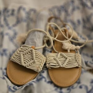 American Eagle Outfitters Cream and Tan Sandals